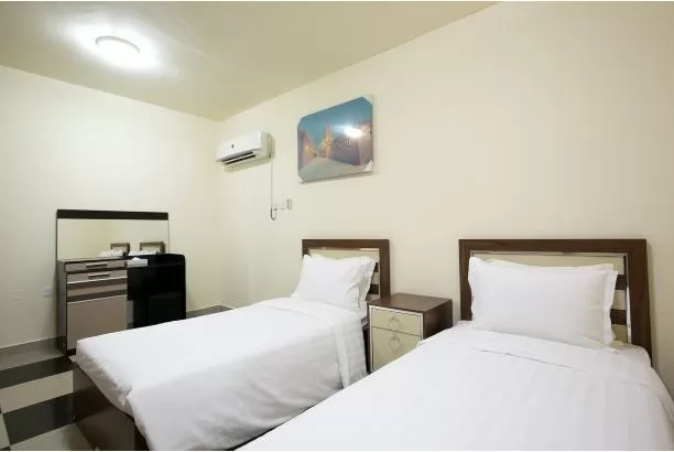 Жилой Готовая недвижимость 3 спальни Ж/Ж Вилла в комплексе  в аренду в Доха #12336 - 1  image 